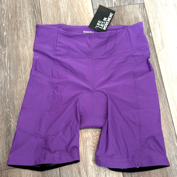 NWT WOMEN’S BIKING SHORTS WITH PADDING - BIKEWA - Picture 2 of 7